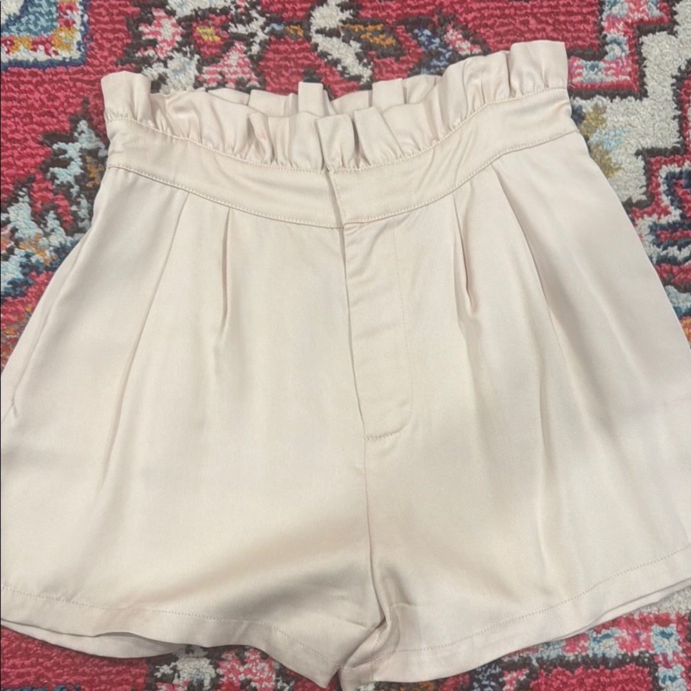 Cupcake and cashmere Women's Ruffle Waist Shorts size small